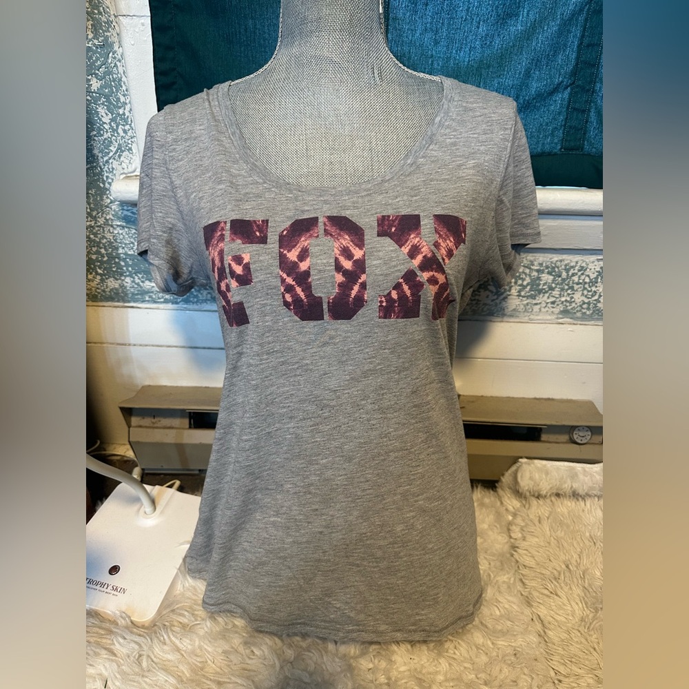 ⭐️ 3 for $20.00 SALE Junior’s Fox Shirt